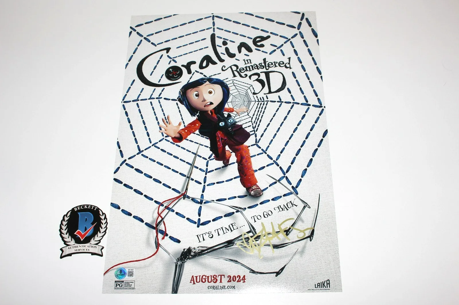 ACTRESS DAKOTA FANNING SIGNED 'CORALINE' 2024 12x18 MOVIE POSTER BECKETT COA, изображение 3