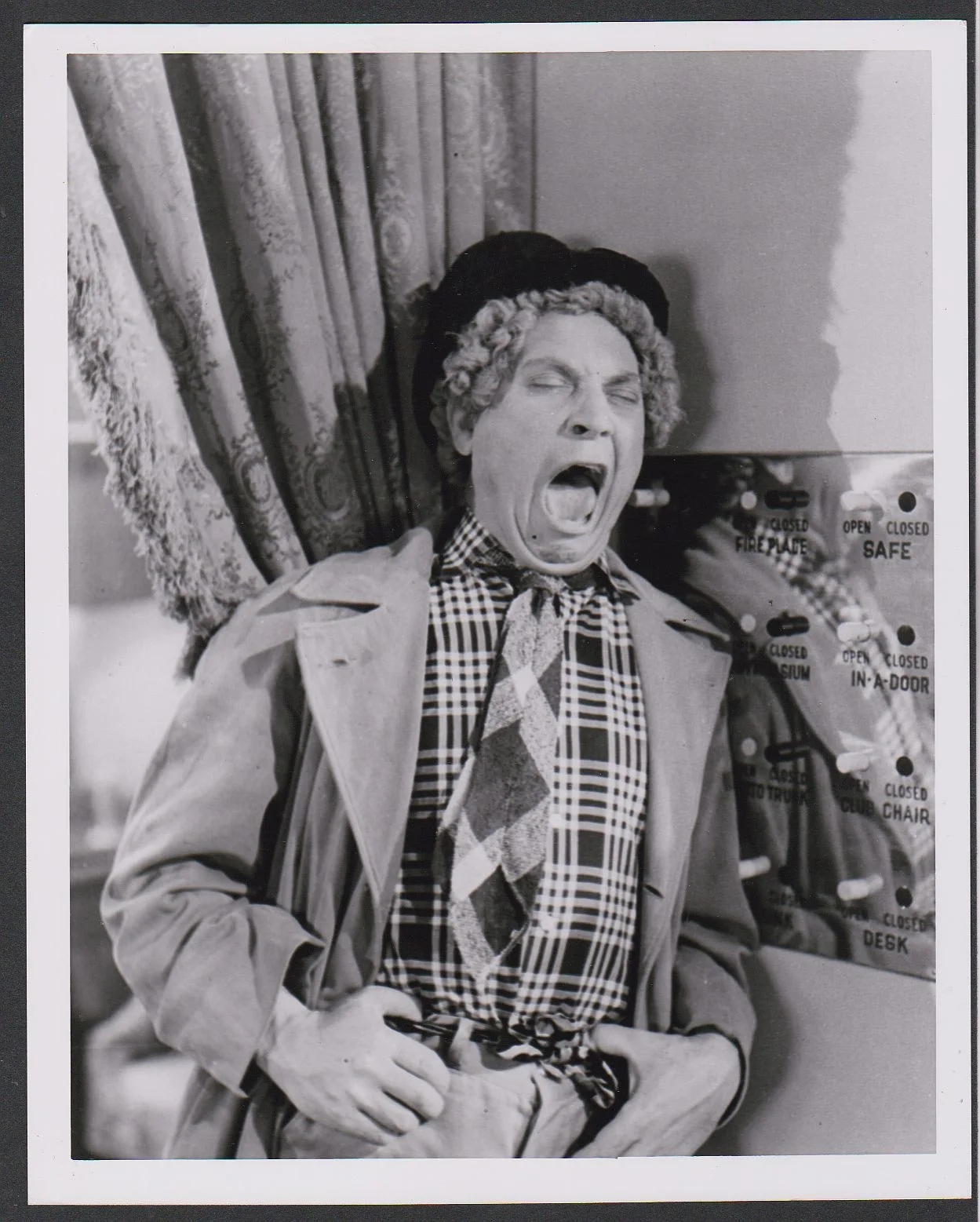 Vintage HARPO MARX Two (2) "Publicity Scene Stills" 1946, изображение 3