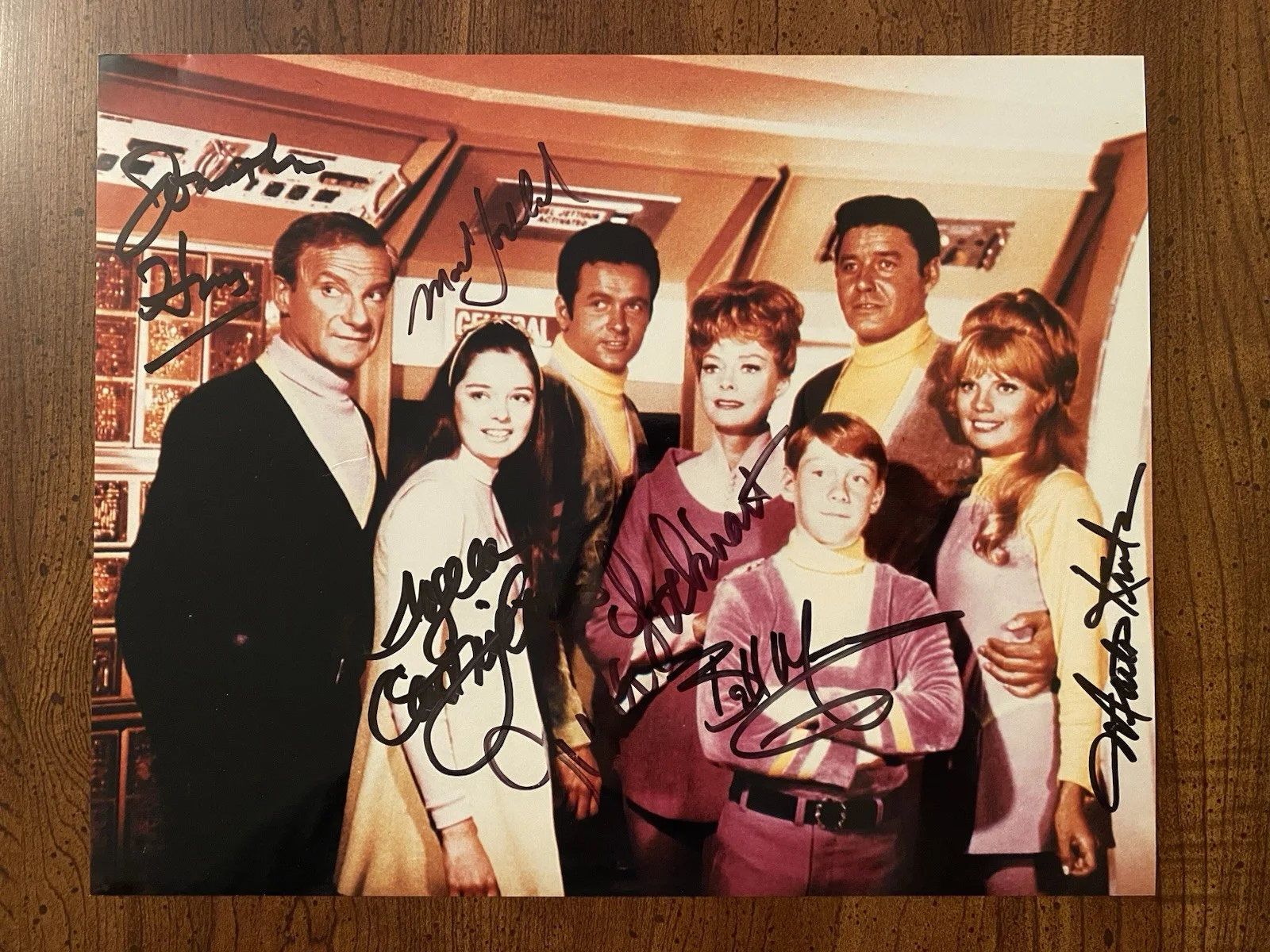 June Lockhart, Jonathan Harris, Mark Goddard, Cast — Lost In Space Cast Signed Autographed Photo By 6 In Person With COA 10x8 RARE