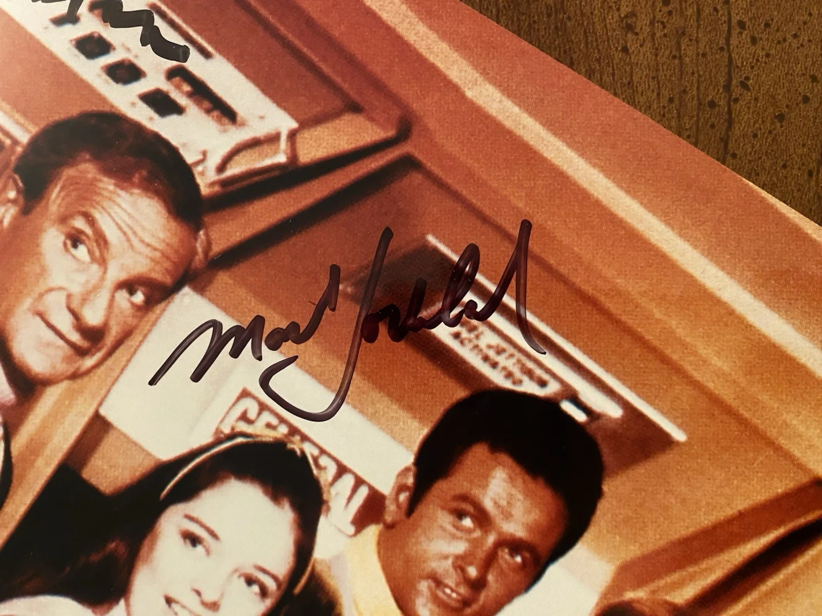 June Lockhart, Jonathan Harris, Mark Goddard, Cast — Lost In Space Cast Signed Autographed Photo By 6 In Person With COA 10x8 RARE, изображение 4
