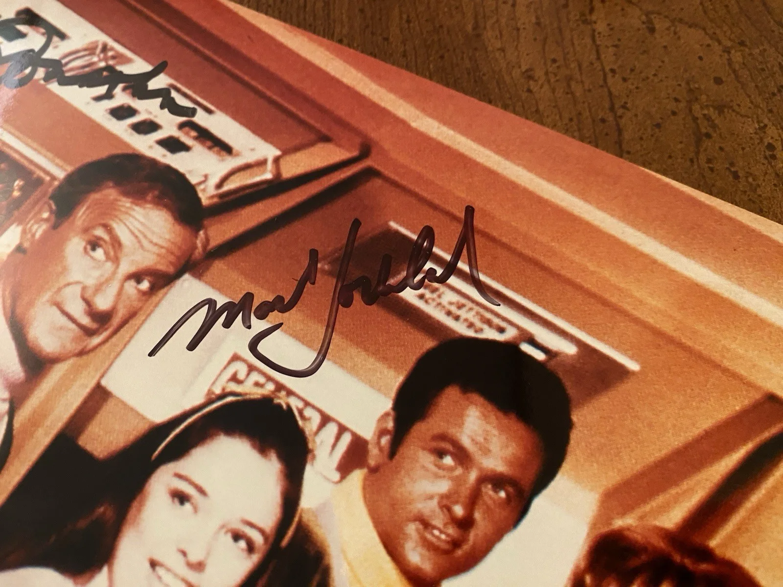 June Lockhart, Jonathan Harris, Mark Goddard, Cast — Lost In Space Cast Signed Autographed Photo By 6 In Person With COA 10x8 RARE, изображение 5