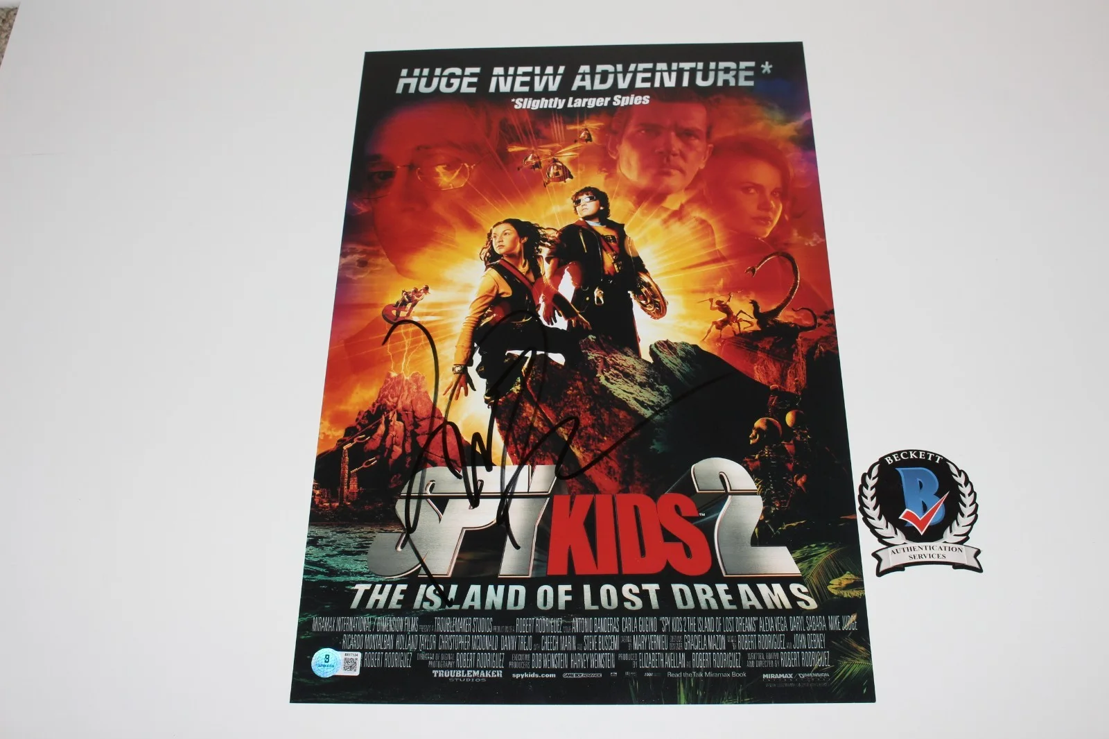 ROBERT RODRIGUEZ SIGNED 'SPY KIDS 2' 12x18 MOVIE POSTER BECKETT COA AUTOGRAPH, изображение 3
