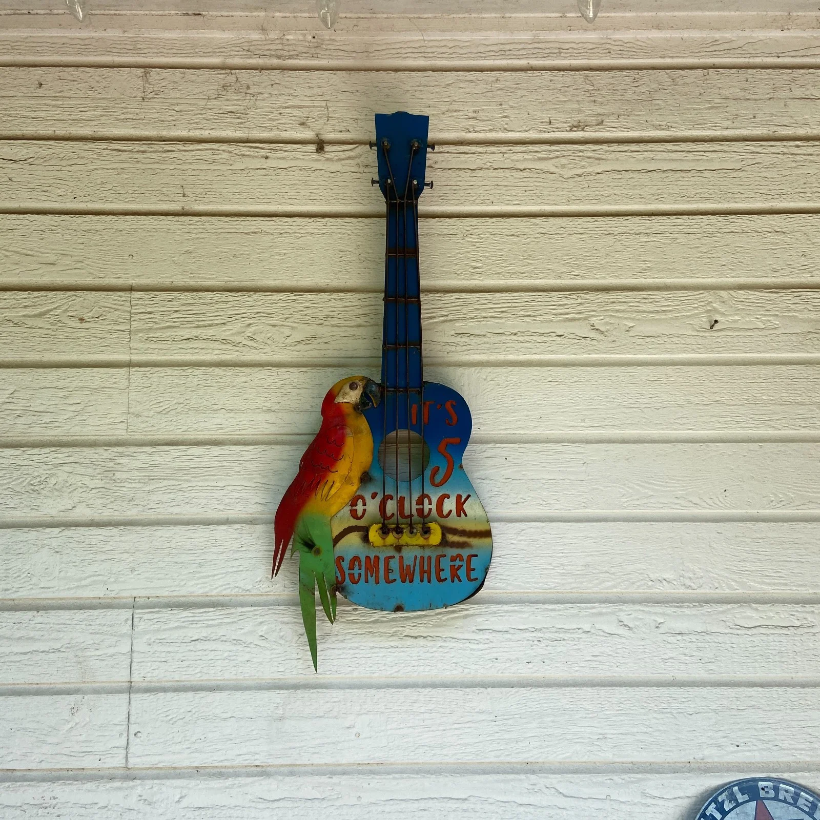 Welded Metal It’s 5 O’clock Somewhere Guitar Man Cave Sign Parrot Jimmy Buffet, изображение 3