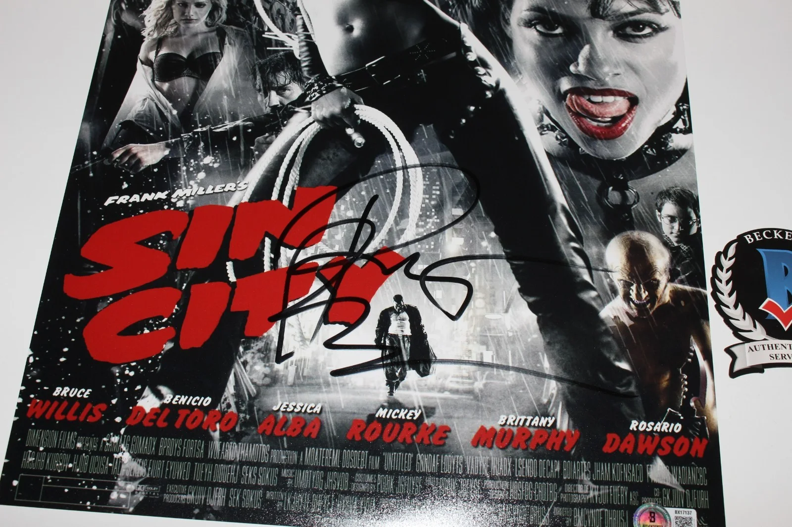 ROBERT RODRIGUEZ SIGNED 'SIN CITY' 12x18 MOVIE POSTER 1 BECKETT COA AUTOGRAPH, изображение 3