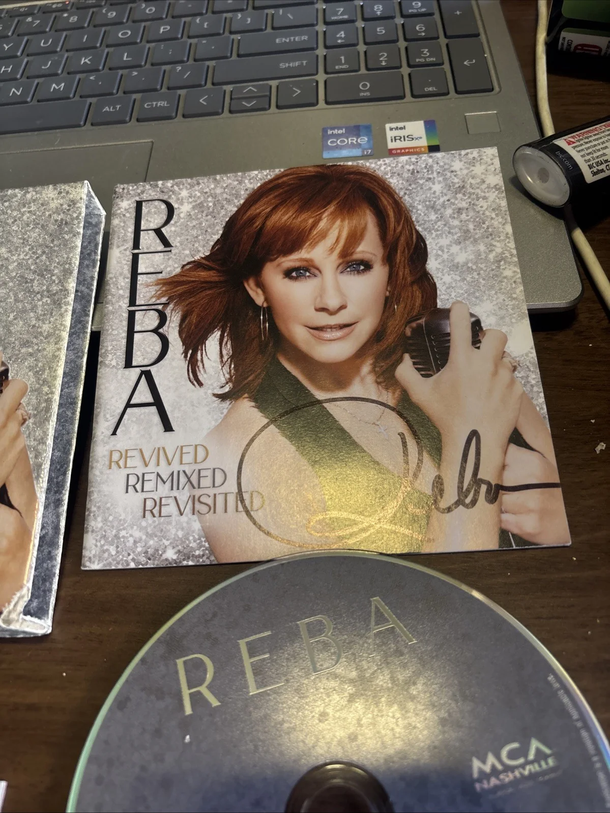 REBA MCENTIRE signed/autographed REVIVED REMIXED REVISITED 2021 Missing 1 Disc, image 2