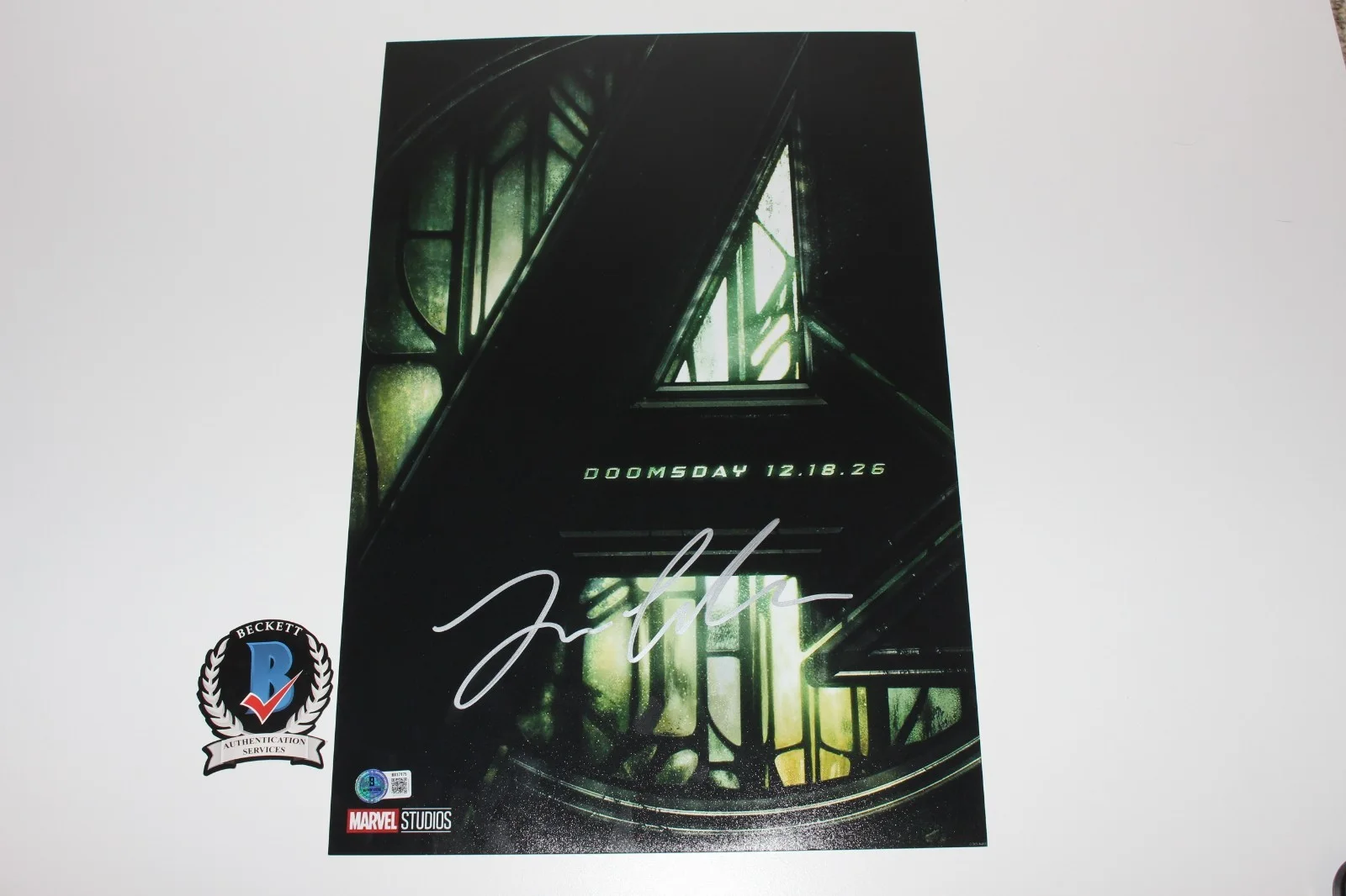 Lewis Pullman — LEWIS PULLMAN SIGNED AVENGERS DOOMSDAY 12x18 TEASER MOVIE POSTER BECKETT COA, изображение 3