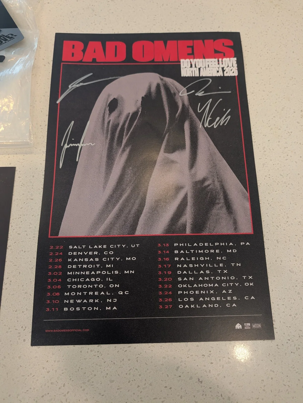 BAD OMENS VIP MERCH SIGNED TOUR POSTER LANYARD ART PRINT DO YOU FEEL LOVE 2026, изображение 2