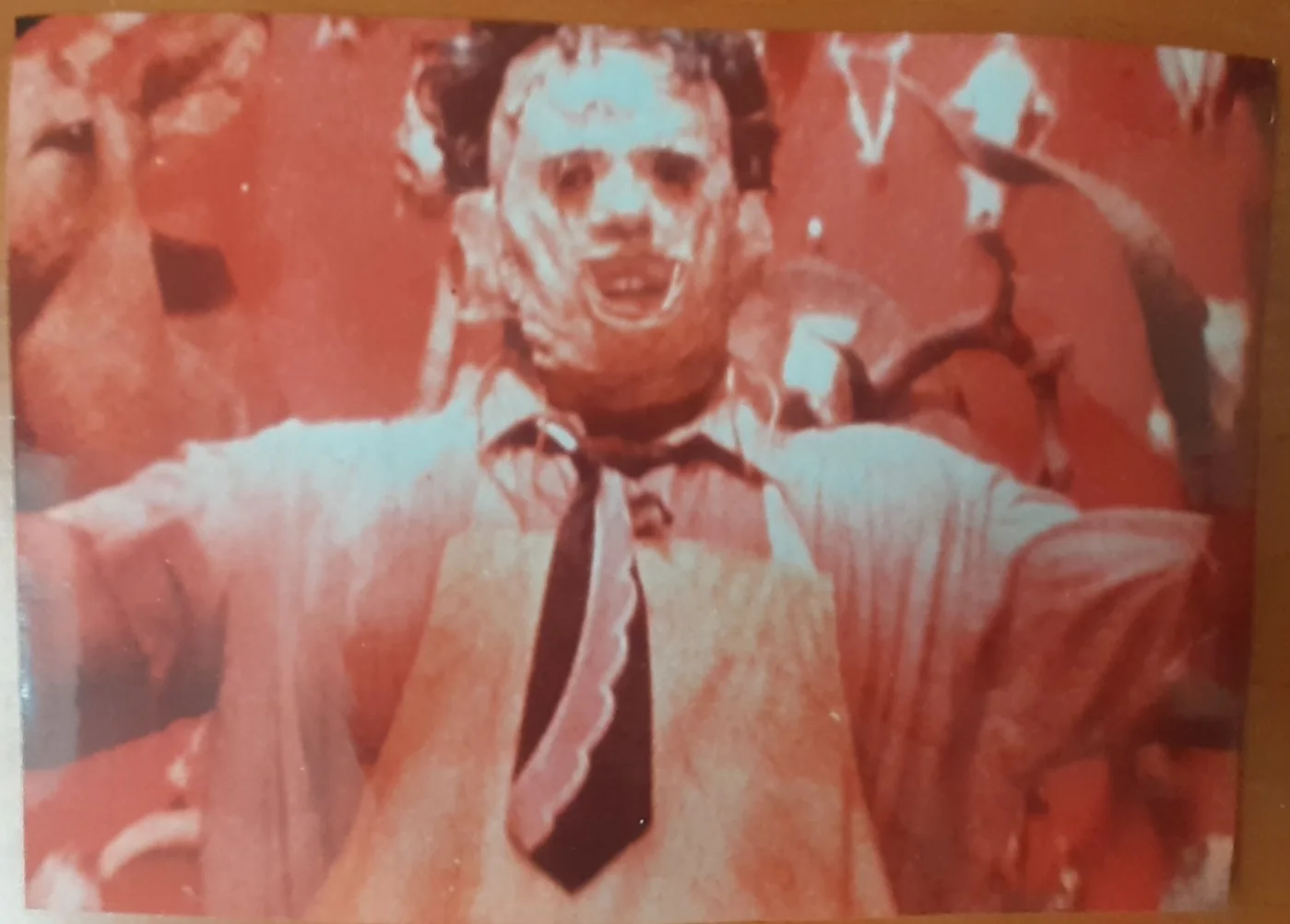 4x THE TEXAS CHAINSAW MASSACRE 7-INCH BY 5-INCH COLOUR PUBLICITY PHOTOS, image 3
