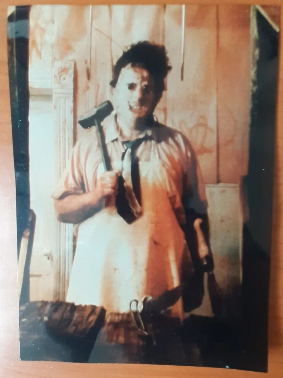 4x THE TEXAS CHAINSAW MASSACRE 7-INCH BY 5-INCH COLOUR PUBLICITY PHOTOS, image 4