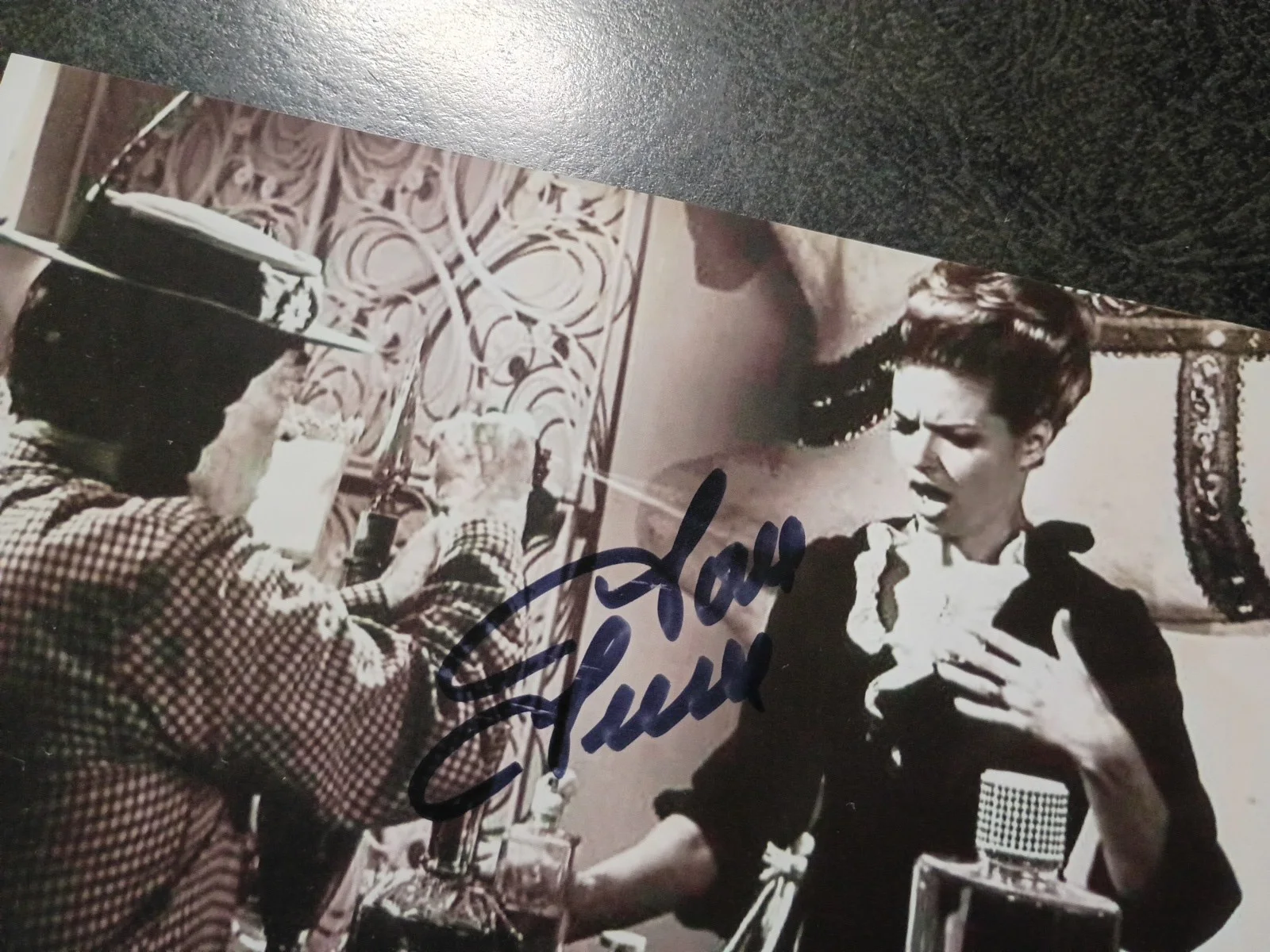 LUREE HOLMES Hand Signed Autograph 4X6 Photo -- SEXY ACTRESS - BIKINI BEACH, image 2