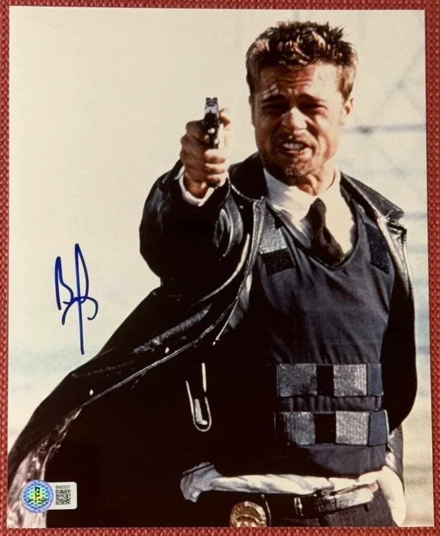 Brad Pitt — BECKETT autographed BRAD PITT signed 8"x 10" COLOR PHOTO from SEVEN