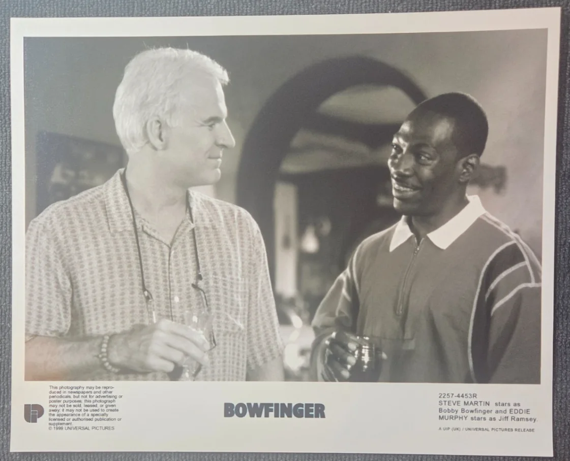 Bowfinger, Steve Martin & Eddie Murphy, Synopsis Card & 2 Press Photo's . Lot4, изображение 3