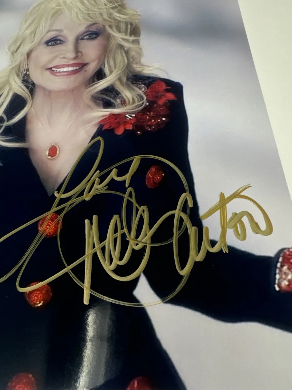DOLLY PARTON Autographed 8.5 x 11 Hand Signed Photo COA Gold Pen smile headshot, изображение 2