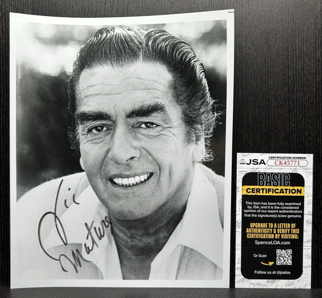 Victor Mature — VICTOR MATURE SIGNED 8x10 PHOTO Original Autograph JSA COA Samson Delilah, Robe, изображение 2