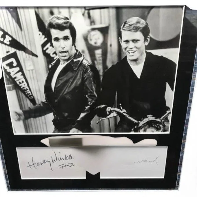 Henry Winkler — Happy Days Show Autograph Large Framed Ron Howard Henry Winkler COA Registered, изображение 2