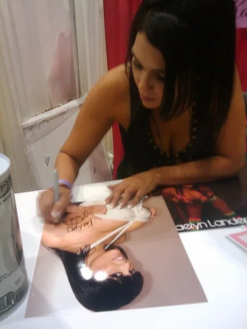 Kaelyn Landers — Kaelyn Landers signed model 8x10 Photo -PROOF- -CERTIFICATE- (A0013), image 2
