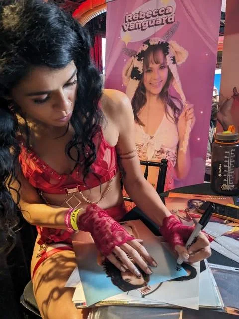 Harley Haze — Harley Haze signed model 8x10 Photo -PROOF- -CERTIFICATE- (A0022), image 2