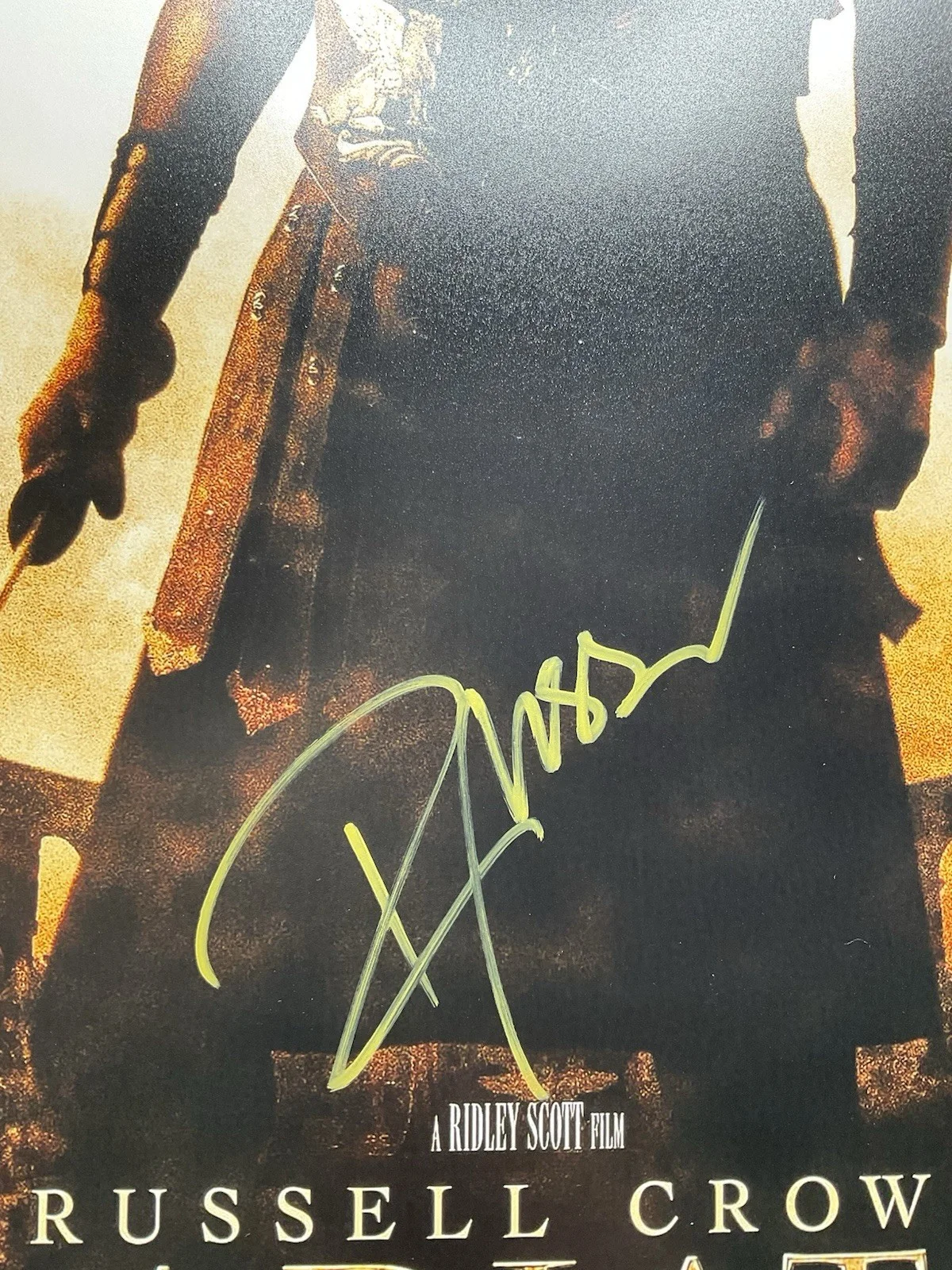 Russell Crowe — Russell Crowe signed 12x18 SWAU Gladiator signed photo Russell Crowe autographed, изображение 2