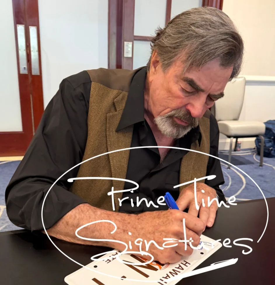 Tom Selleck — Tom Selleck Signed Magnum PI Prop Replica License Plate Robin Beckett Witness, image 2