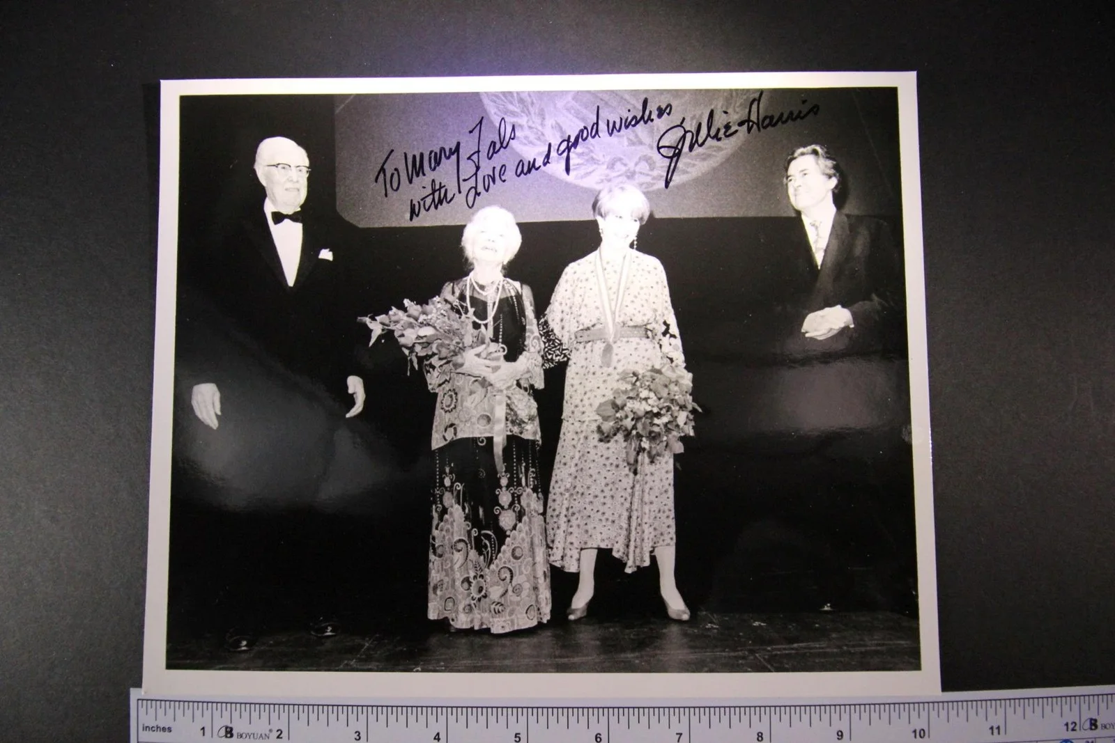 Julie Harris — JULIE HARRIS (1925-2013) (I AM A CAMERA~MEMBER OF THE WEDDING) AUTOGRAPH PHOTO~