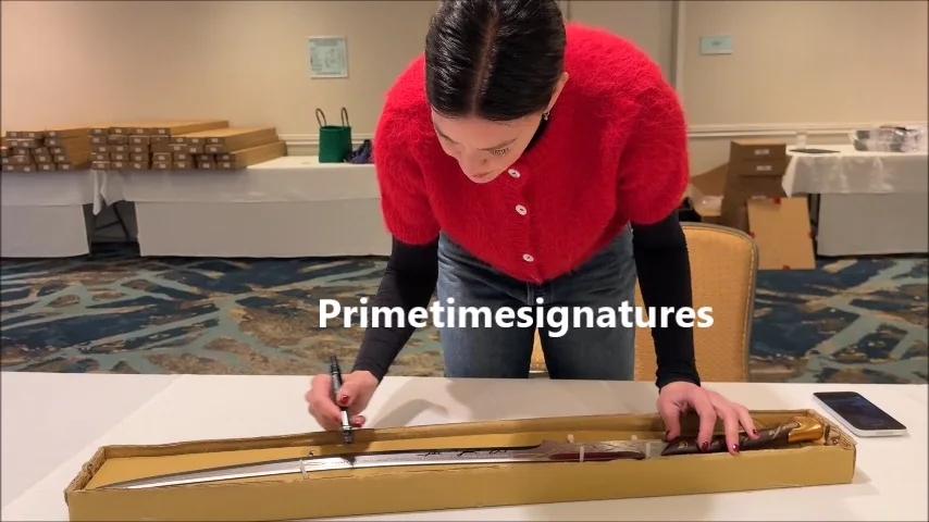 Liv Tyler — Liv Tyler Signed Arwen Hadafang Sword Prop Lord of the Rings Beckett Witness, изображение 2
