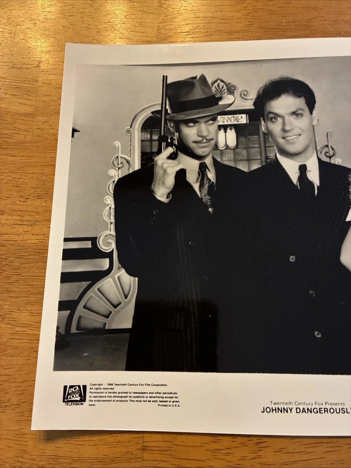 Great 8x10 Press Photo Of Michael Keaton Marilu Henner Joe Piscopo Johnny Danger, изображение 2