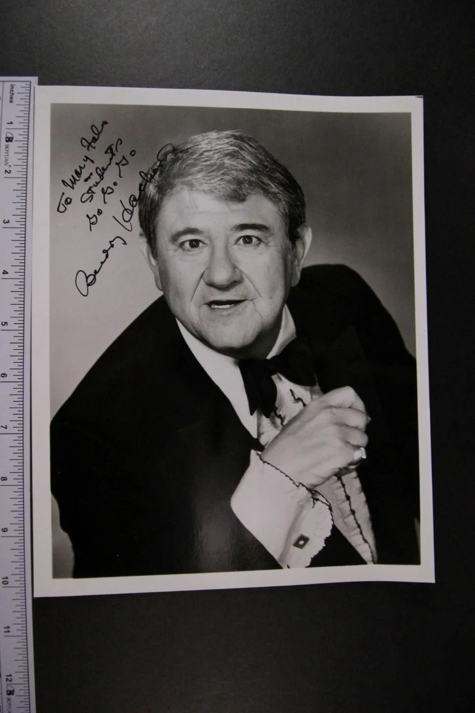 Buddy Hackett — BUDDY HACKETT (1924-2003) (IT'S A MAD MAD MAD MAD WORLD) AUTOGRAPH PHOTO~