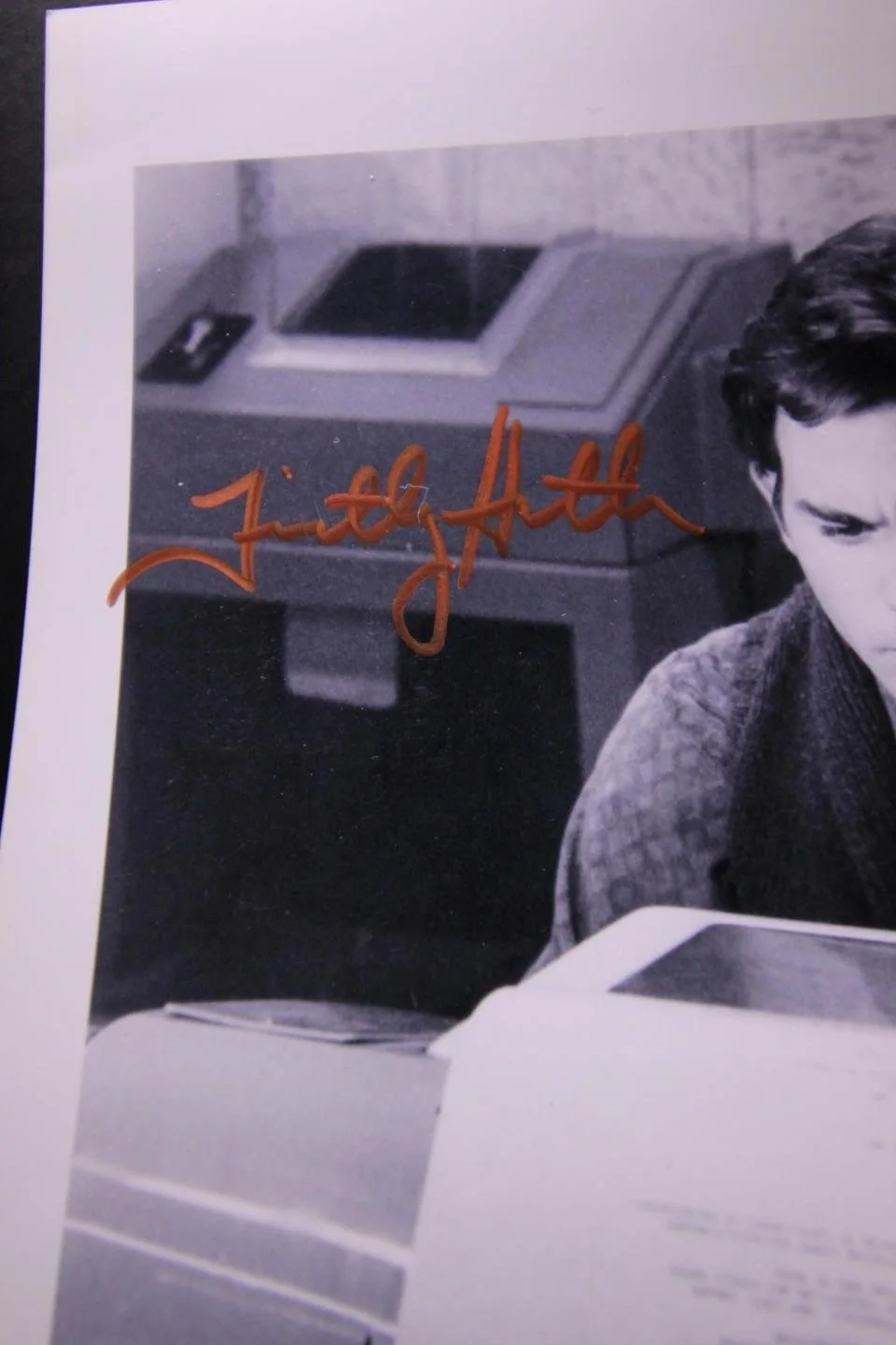 timothy Hutton — TIMOTHY HUTTON (ORDINARY PEOPLE~LEVERAGE) AUTOGRAPH PHOTO~, image 2