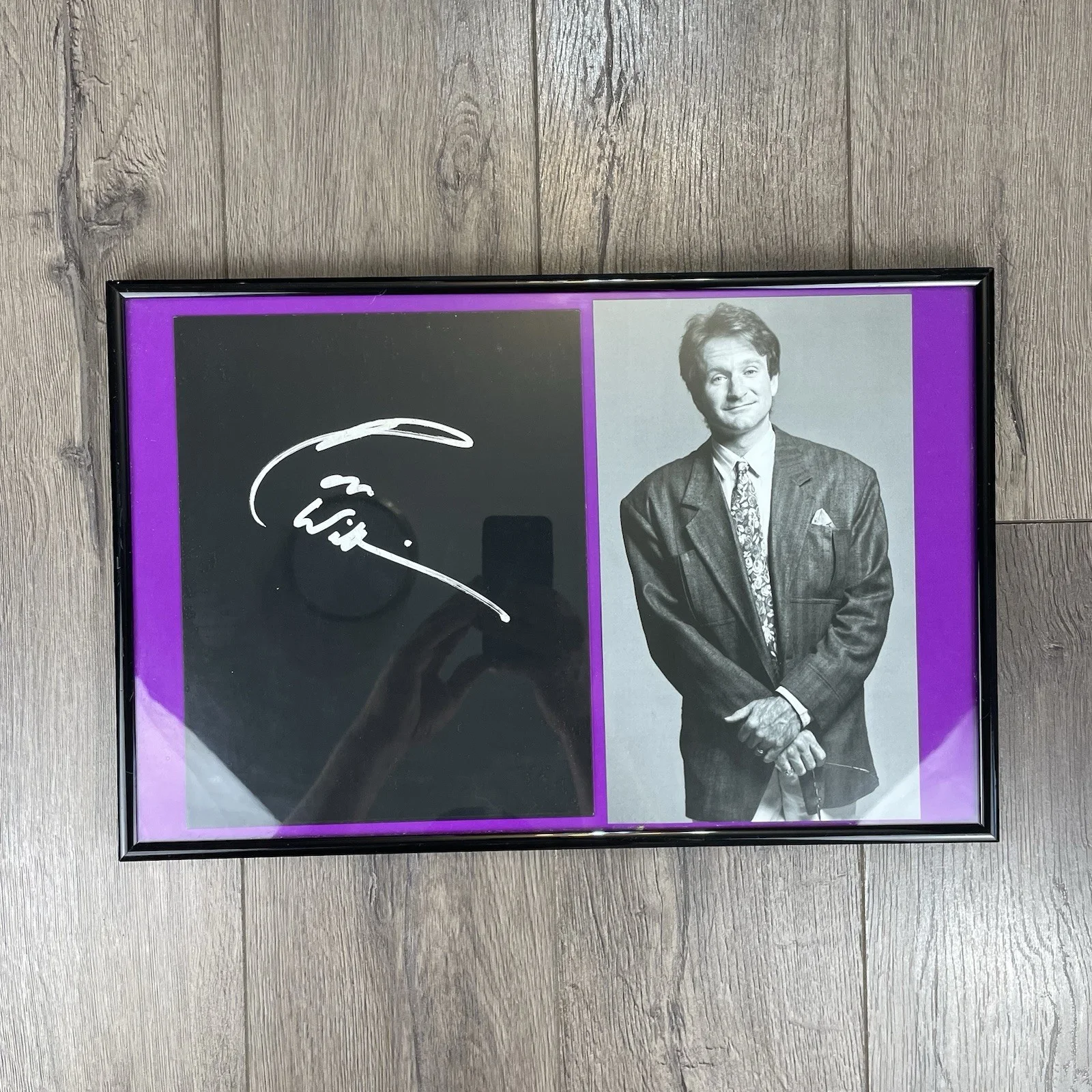 Robin Williams — Robin Williams Framed Autographed Signed Card Paper w/ Picture 17.5”x11.5”, image 2