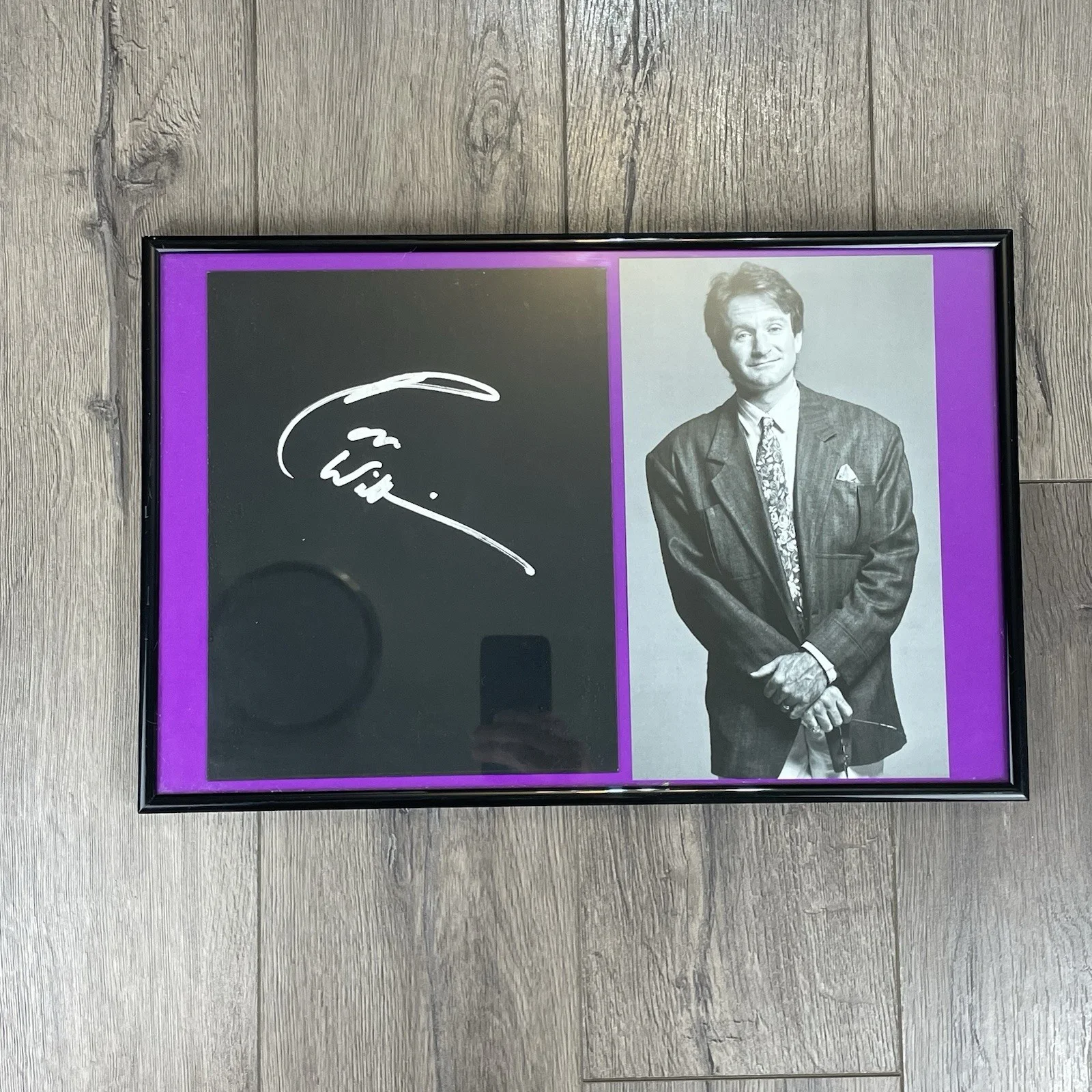 Robin Williams — Robin Williams Framed Autographed Signed Card Paper w/ Picture 17.5”x11.5”, image 3