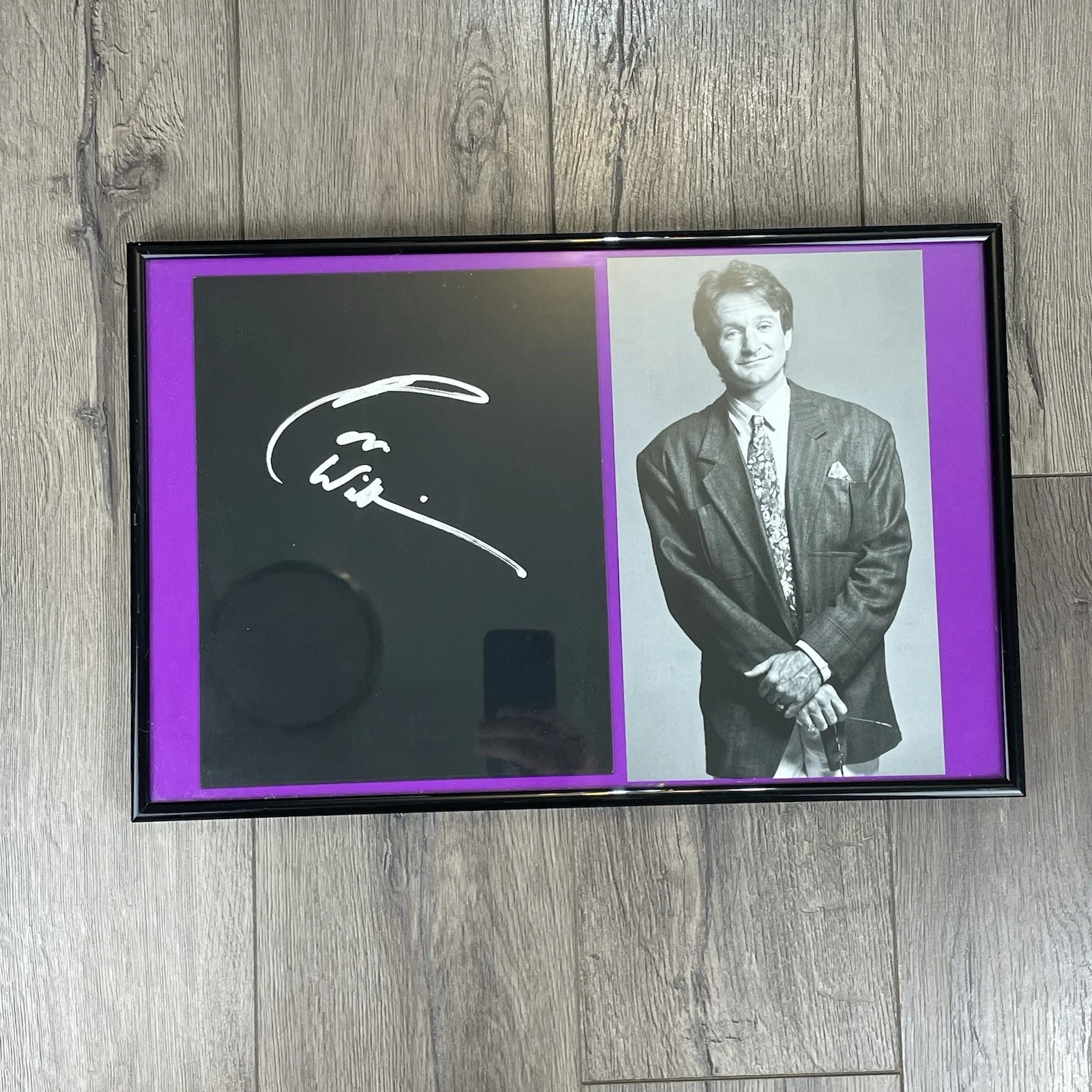 Robin Williams — Robin Williams Framed Autographed Signed Card Paper w/ Picture 17.5”x11.5”, image 4