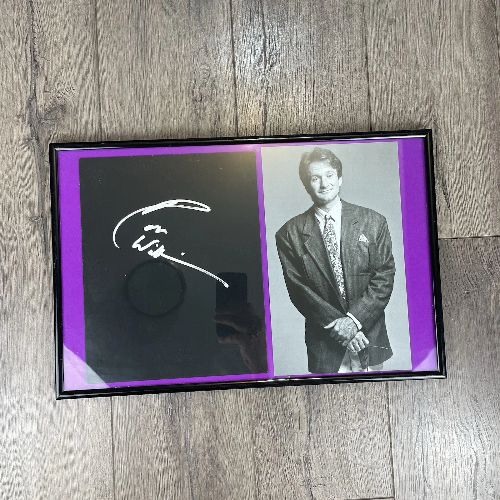 Robin Williams — Robin Williams Framed Autographed Signed Card Paper w/ Picture 17.5”x11.5”, image 5
