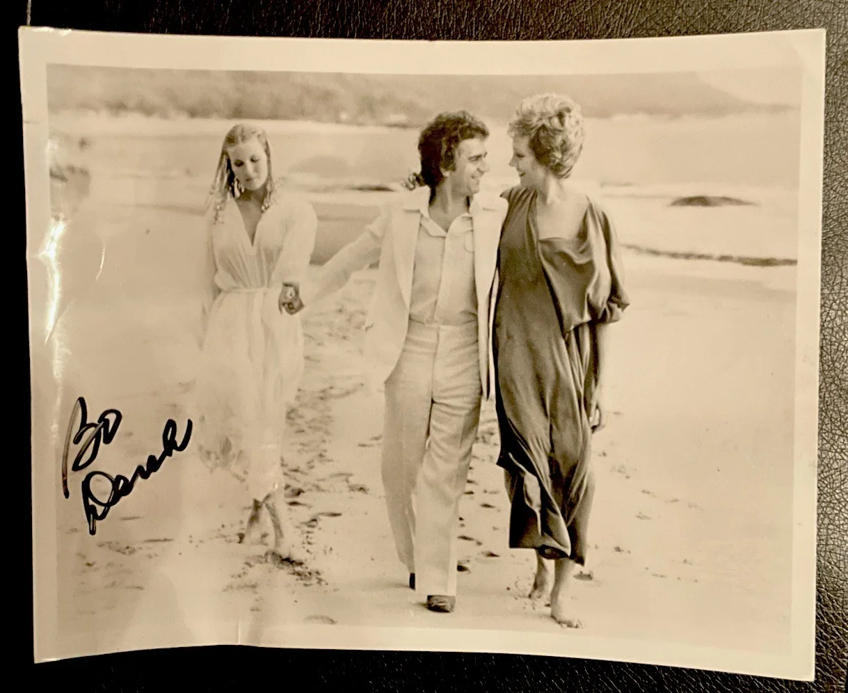 Bo Derek — Bo Derek Autographed Original Photo Movie "10" Dudley Moore signed in 1985, изображение 2