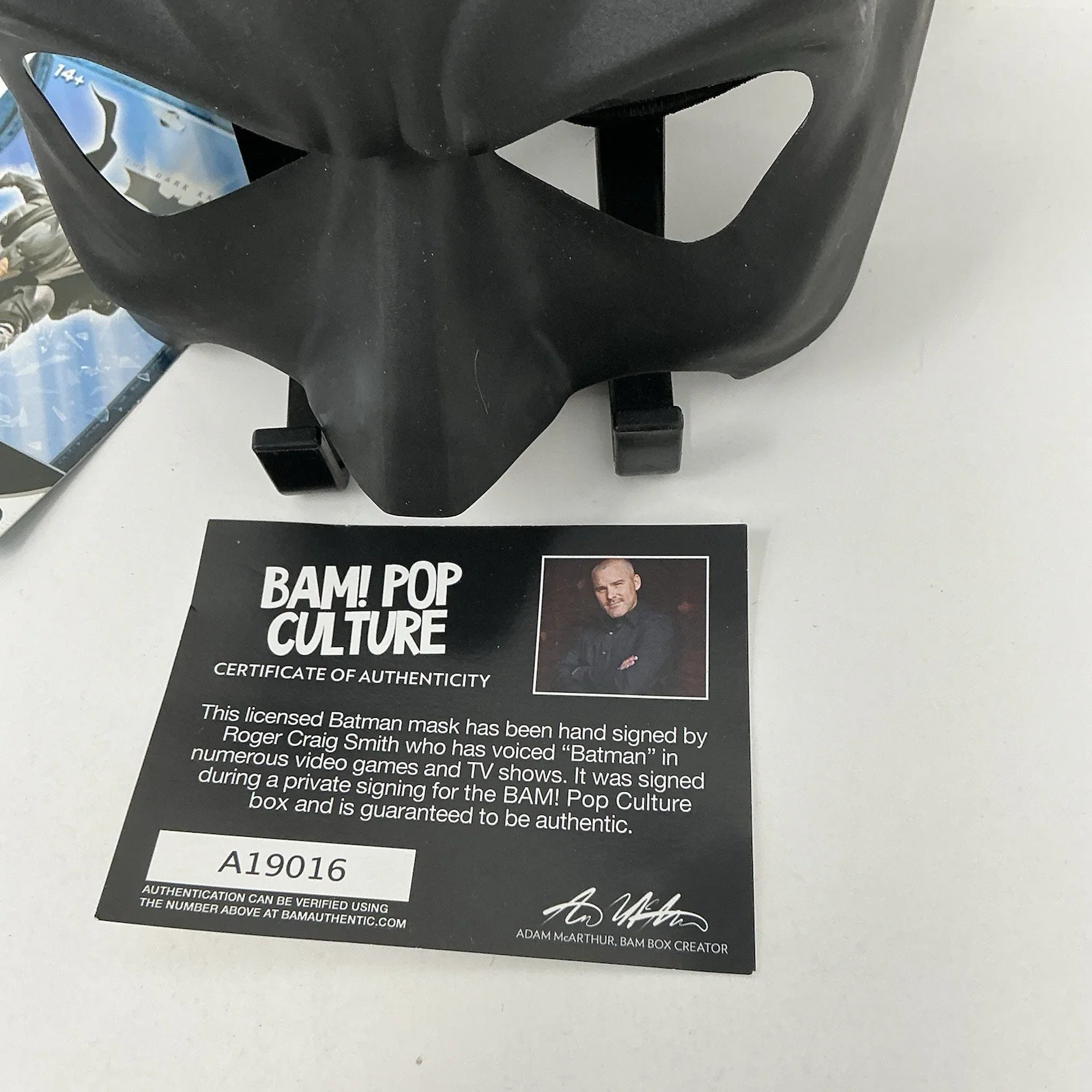 Batman Signed Mask Lot w/ COA Justice League Watch & 2 DC Puzzles, изображение 3