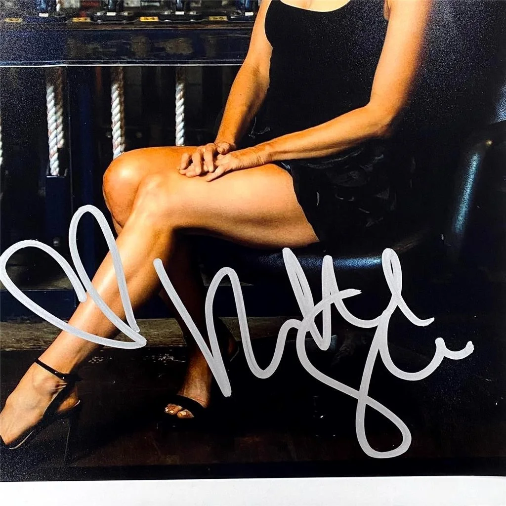 Nikki Glaser signed 11x14 Photo stand up comedian autograph ~ JSA, изображение 2