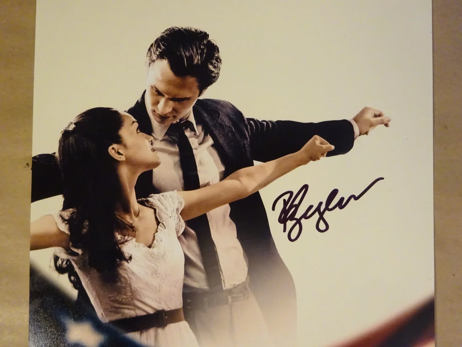 Rachel Zegler — Signed Rachel Zegler Autographed West Side Story 11"x17" Photo Beckett BAS COA, изображение 3