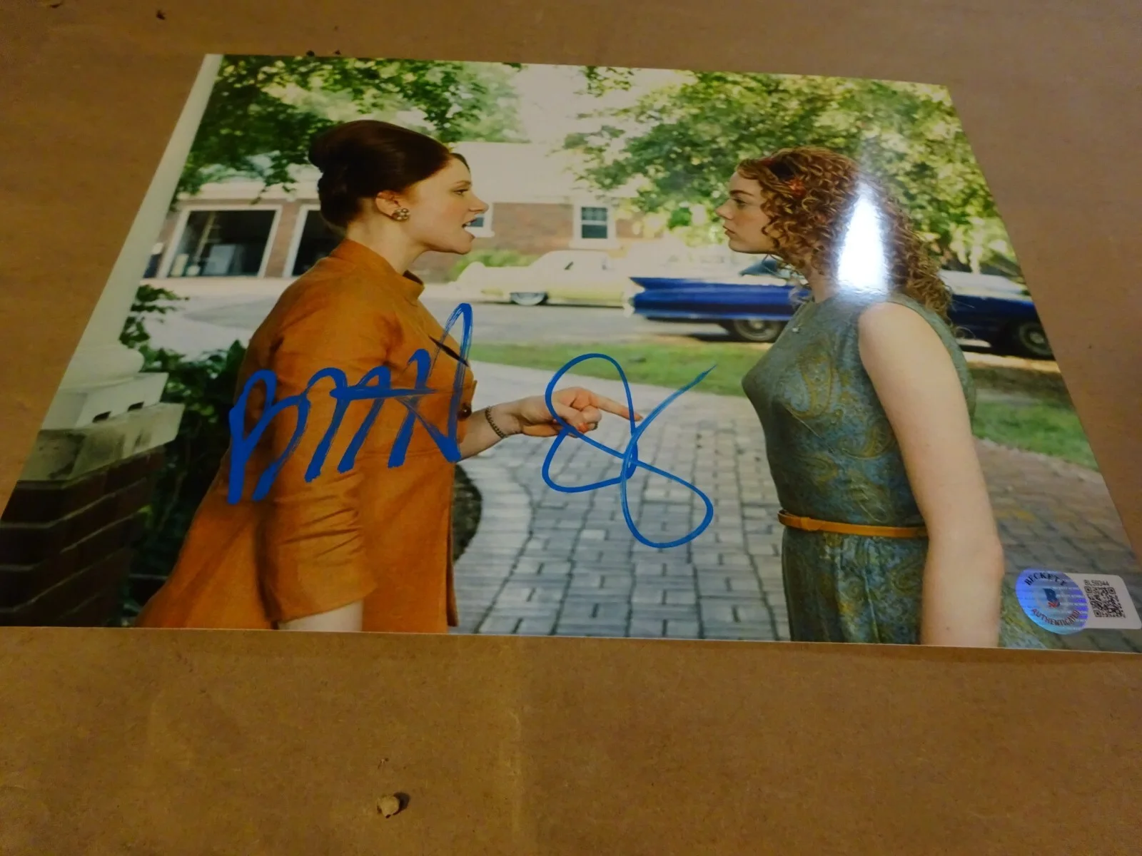 Bryce Dallas Howard, Emma Stone — Autographed Bryce Dallas Howard & Emma Stone Signed 8x10 The Help Photo BAS COA, изображение 2