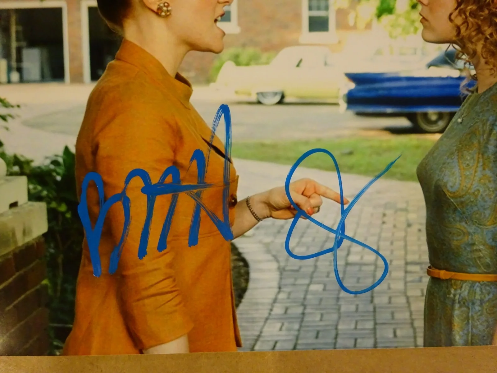 Bryce Dallas Howard, Emma Stone — Autographed Bryce Dallas Howard & Emma Stone Signed 8x10 The Help Photo BAS COA, изображение 3