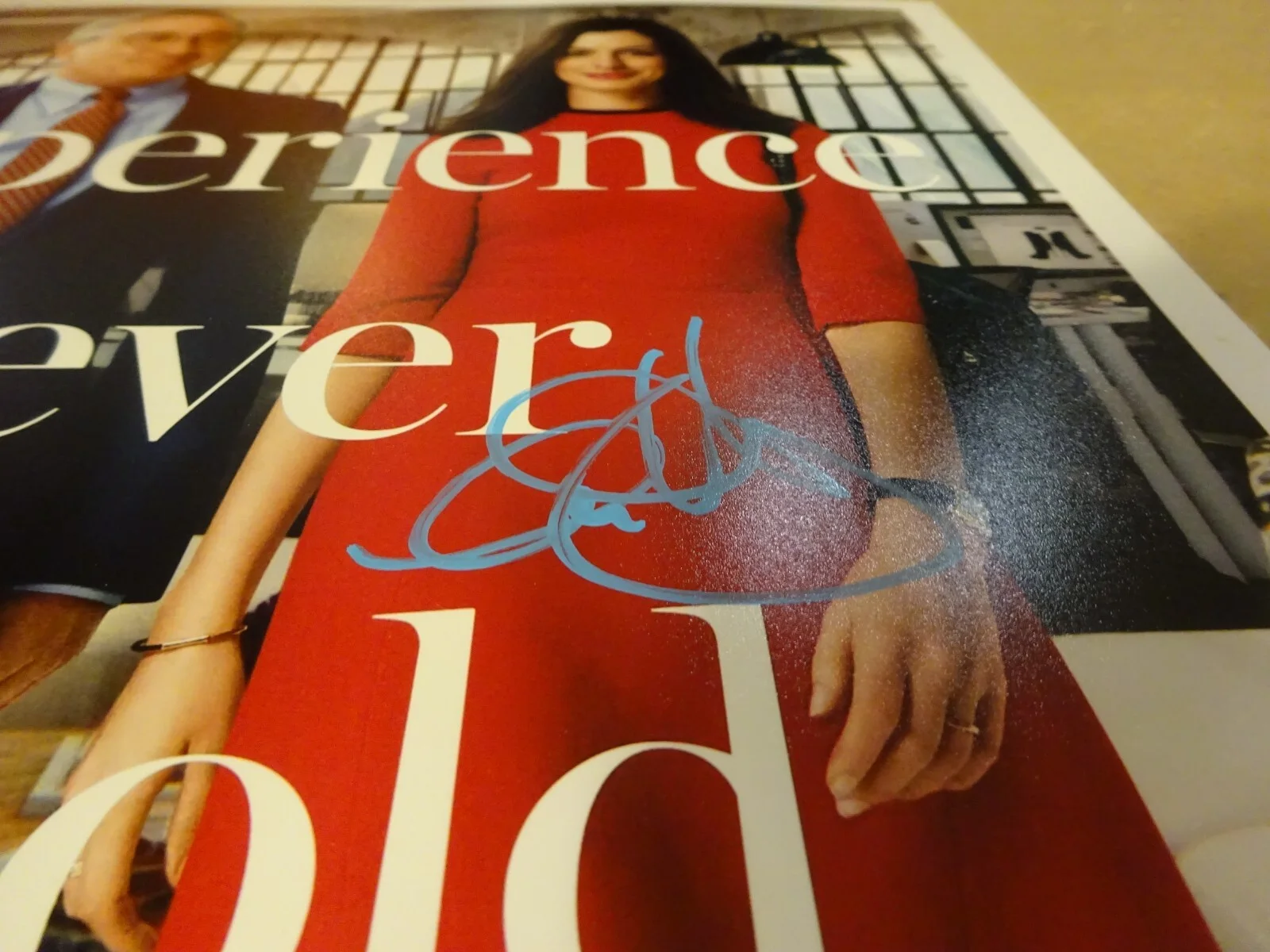 Anne Hathaway — Autographed Anne Hathaway Signed The Intern 11"x17" Photo Beckett BAS COA, image 5