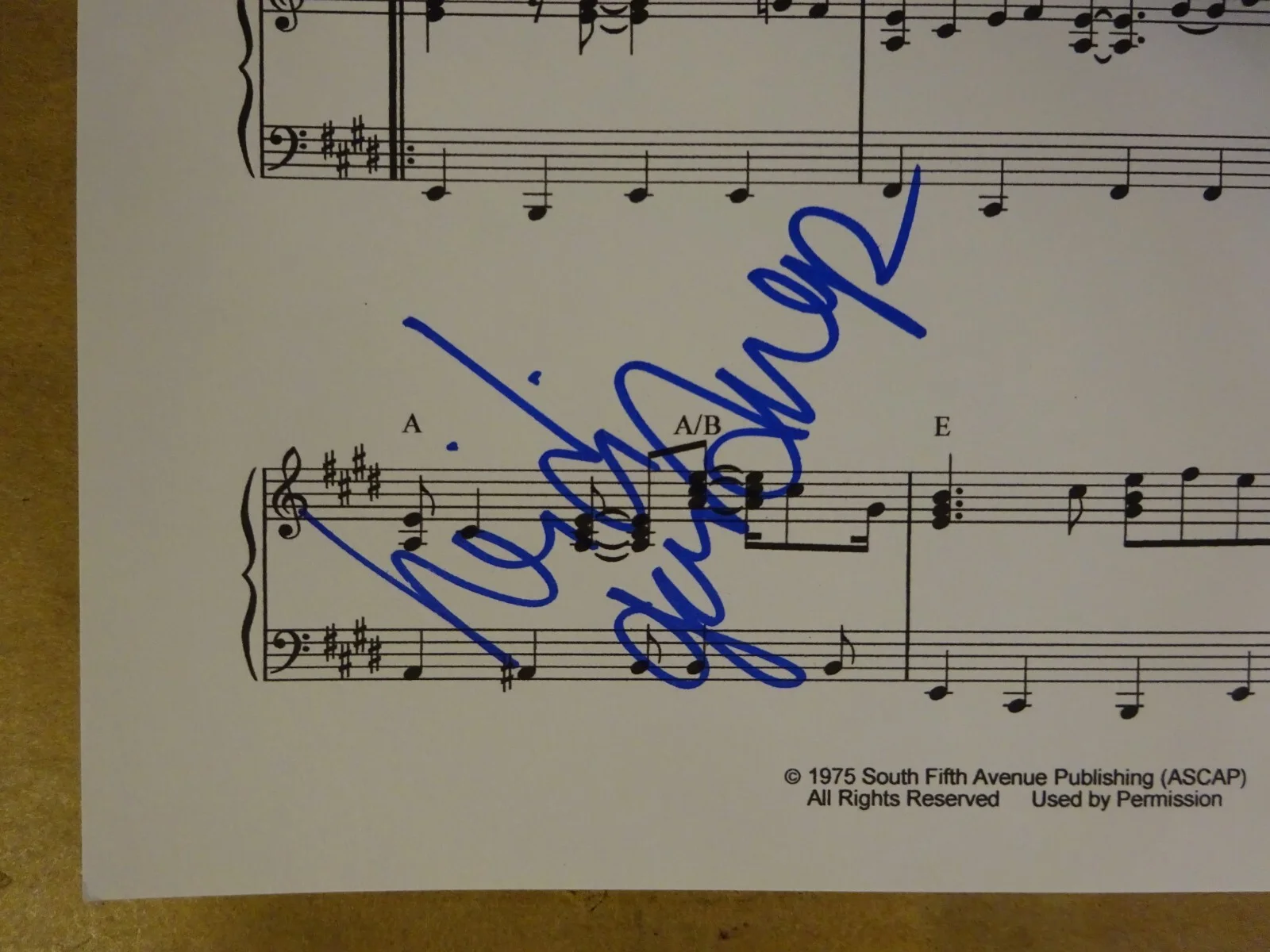 Heidi Gardner — Signed Heidi Gardner Autographed Saturday Night Live Sheet Music Beckett COA, изображение 3