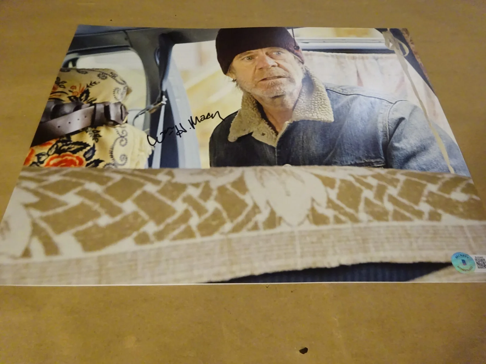 William H Macy — Autographed William H Macy Signed Shameless 11"x14" Photo Beckett BAS COA, изображение 2