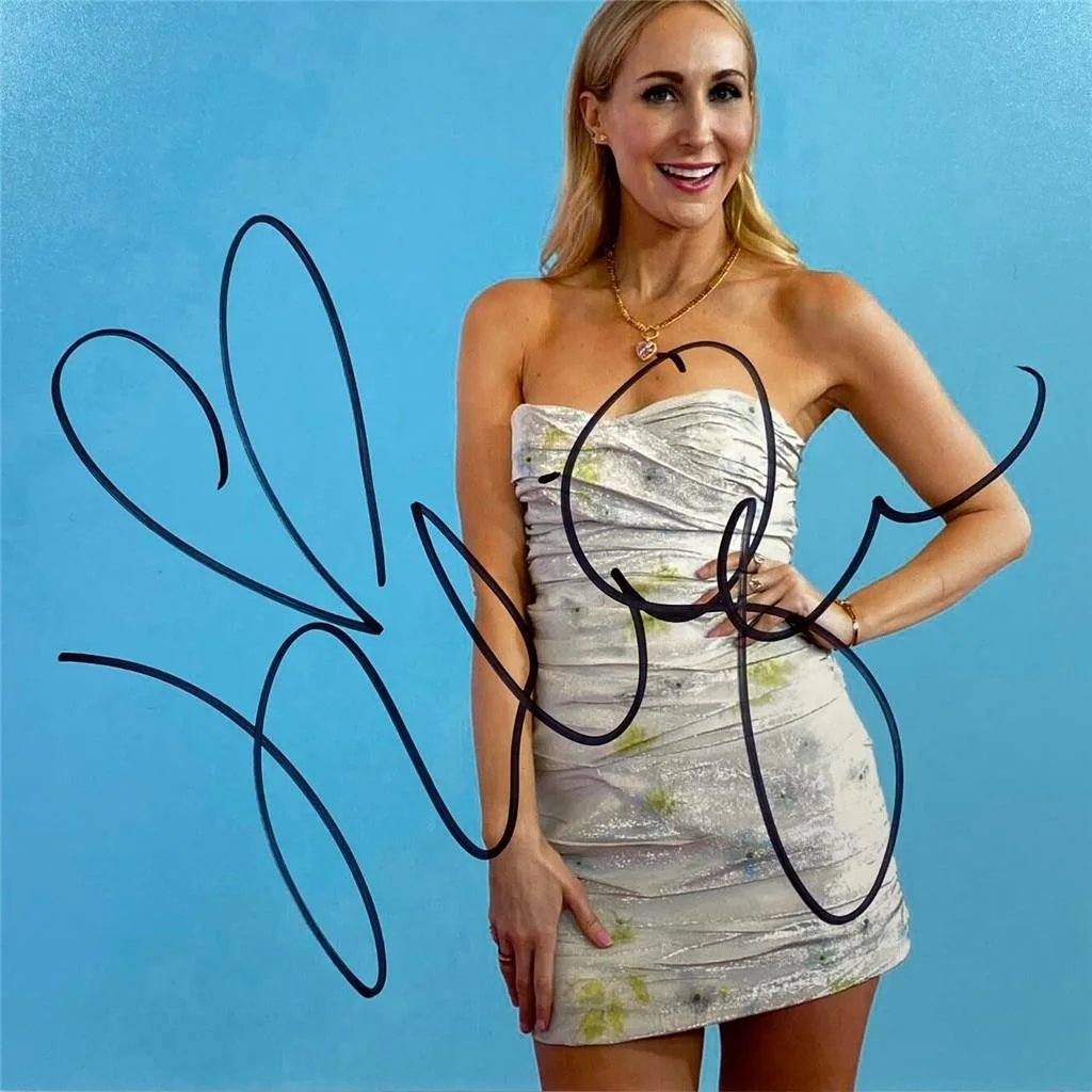 Nikki Glaser signed 11x14 Photo stand up comedian autograph ~ JSA, изображение 2