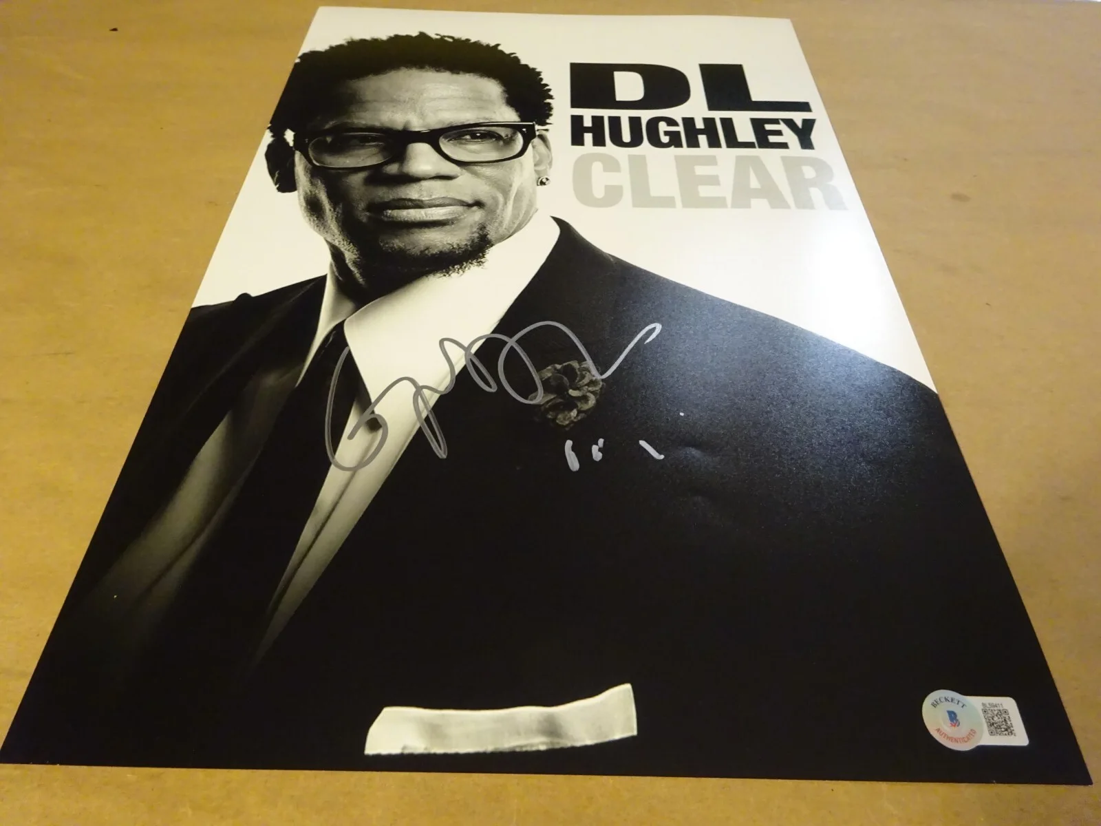 D.L. Hughley — Signed D.L. Hughley Autographed Clear Comedy Special Photo 11x17 Beckett BAS COA, image 2