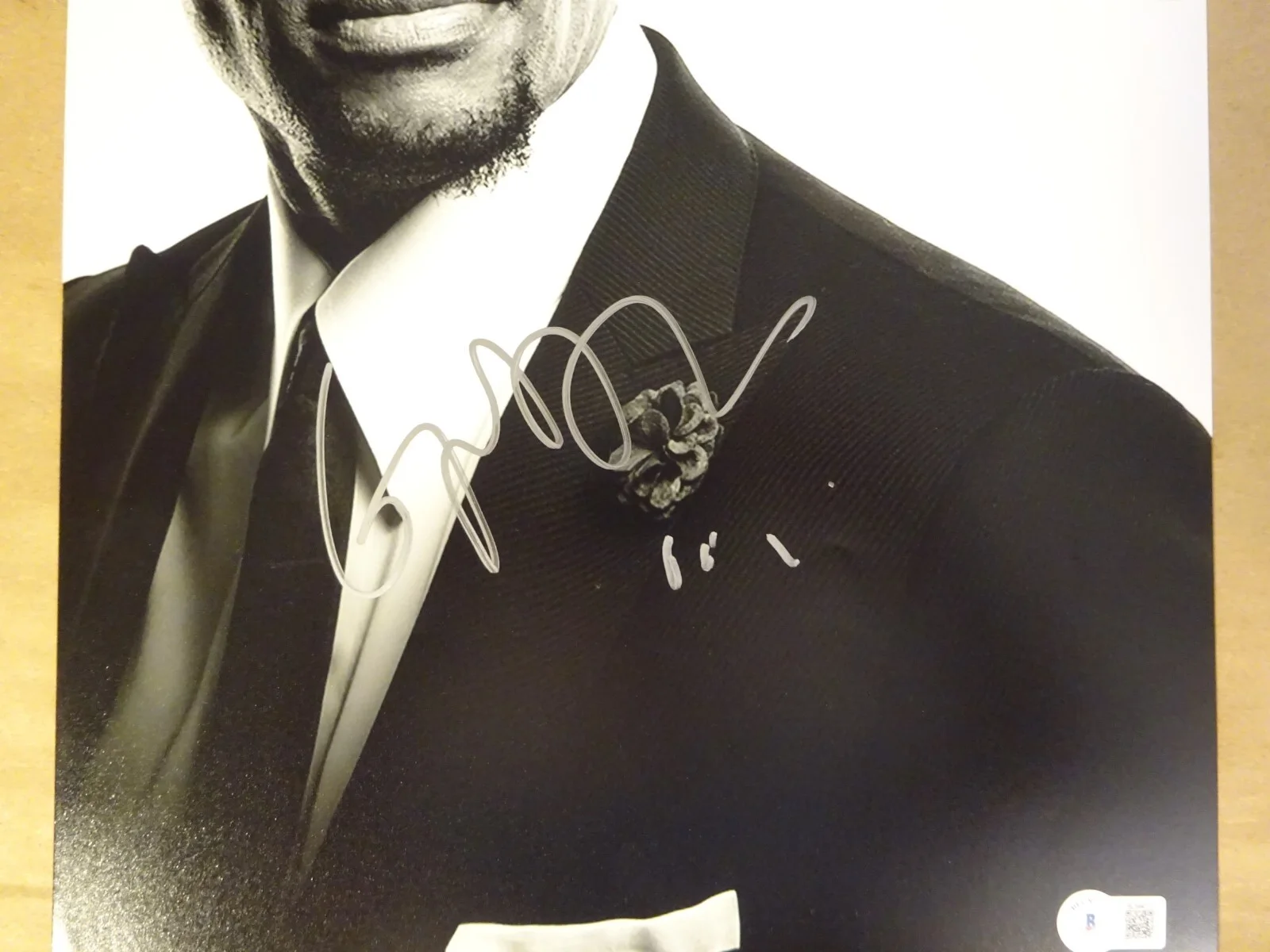 D.L. Hughley — Signed D.L. Hughley Autographed Clear Comedy Special Photo 11x17 Beckett BAS COA, image 3