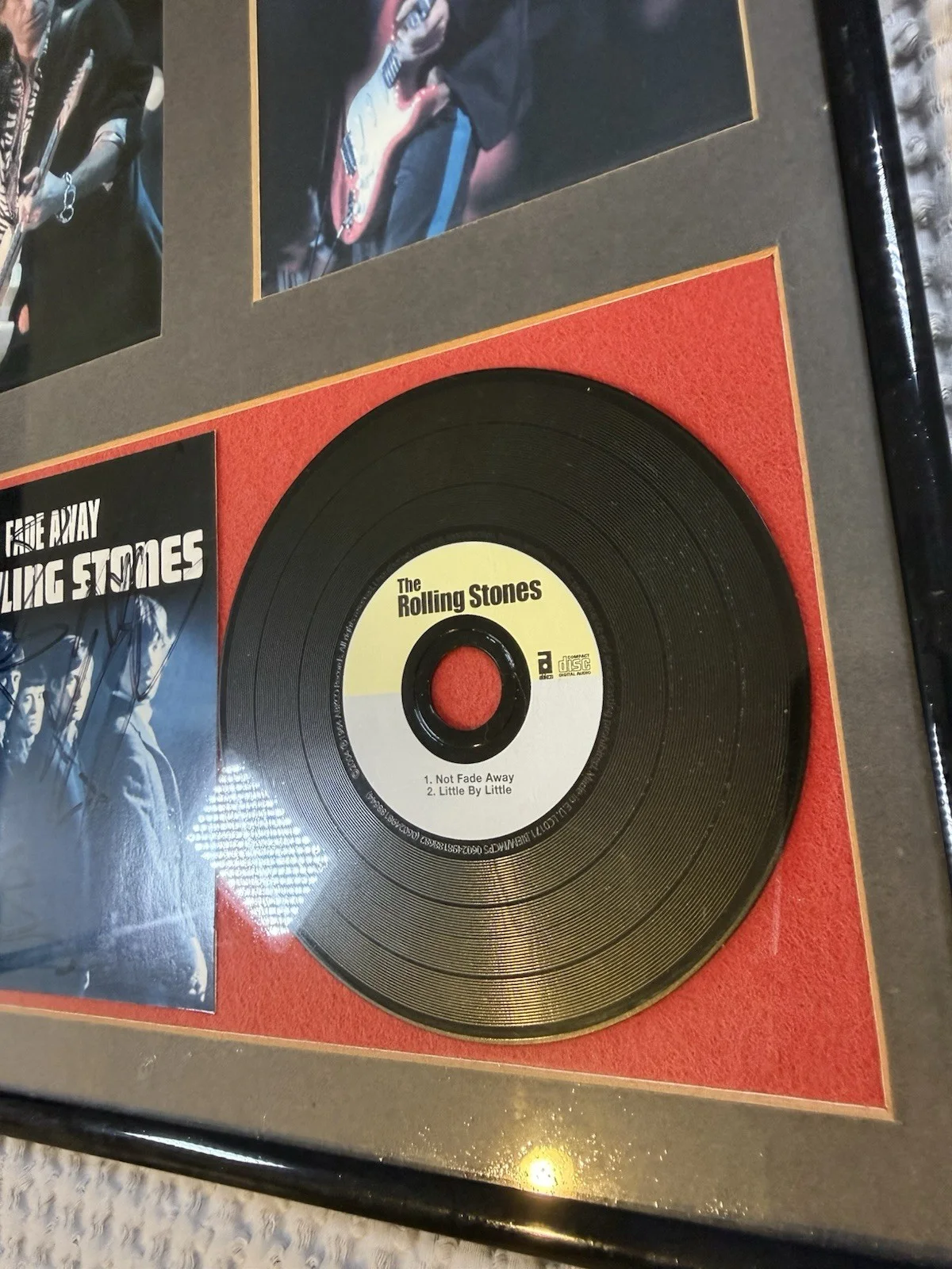 The Rolling Stones Signed Autographed Not Fade Away 7” Vinyl Display W/ COA, изображение 2