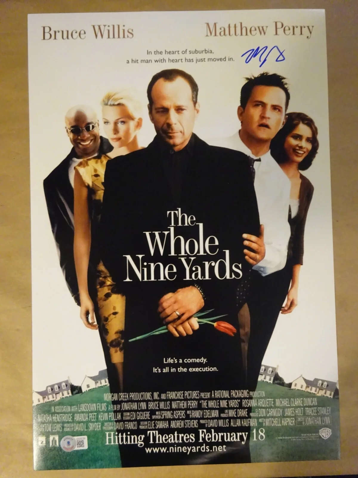 Matthew Perry — Signed Matthew Perry Autographed The Whole Nine Yards 12"x18" Photo Beckett COA, image 2