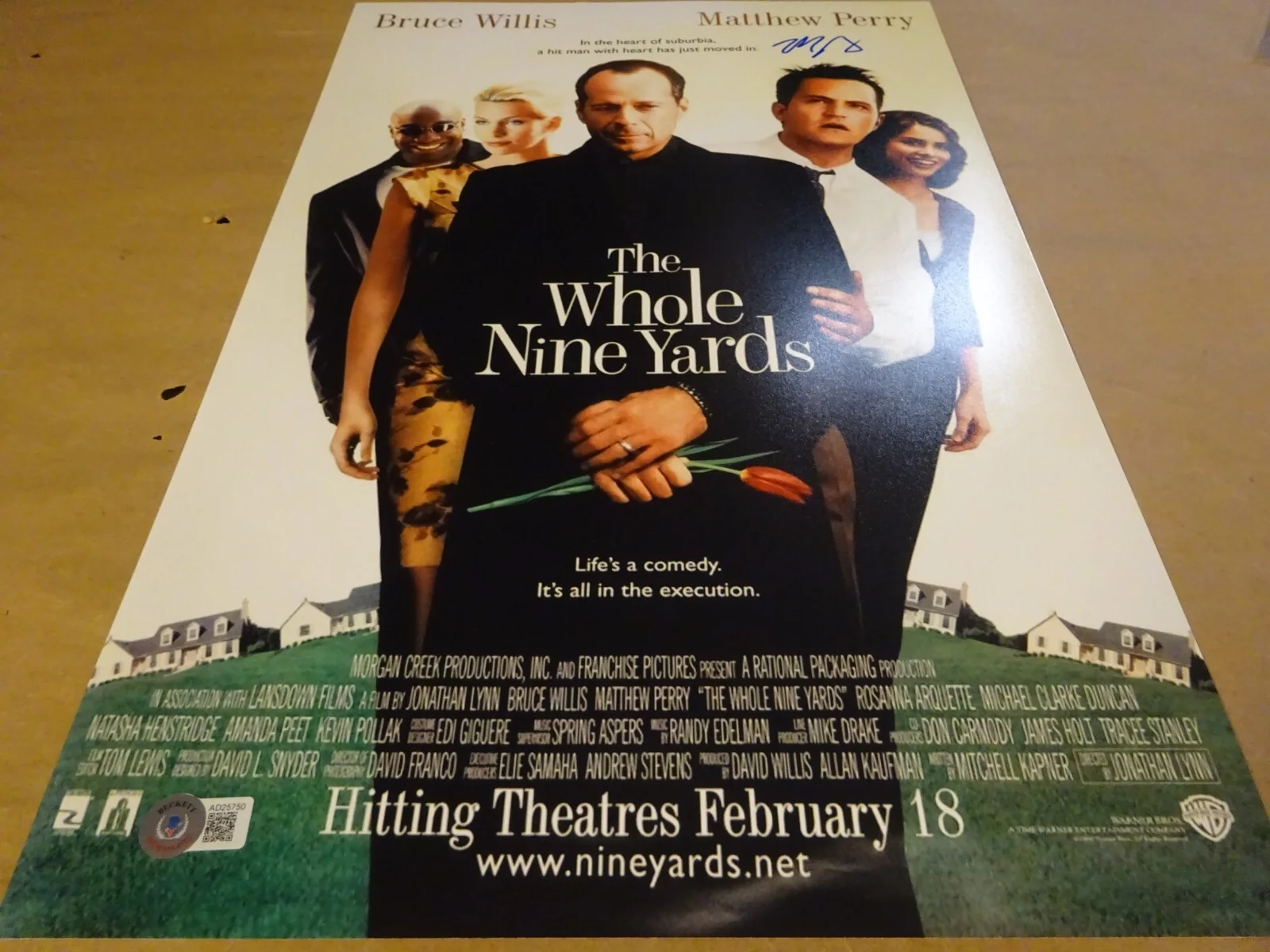 Matthew Perry — Signed Matthew Perry Autographed The Whole Nine Yards 12"x18" Photo Beckett COA, image 3