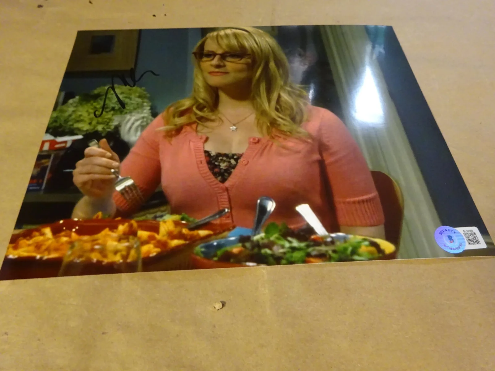 Melissa Rauch — Autographed Melissa Rauch Signed Big Bang Theory 8"x10" Photo Beckett BAS COA, image 2