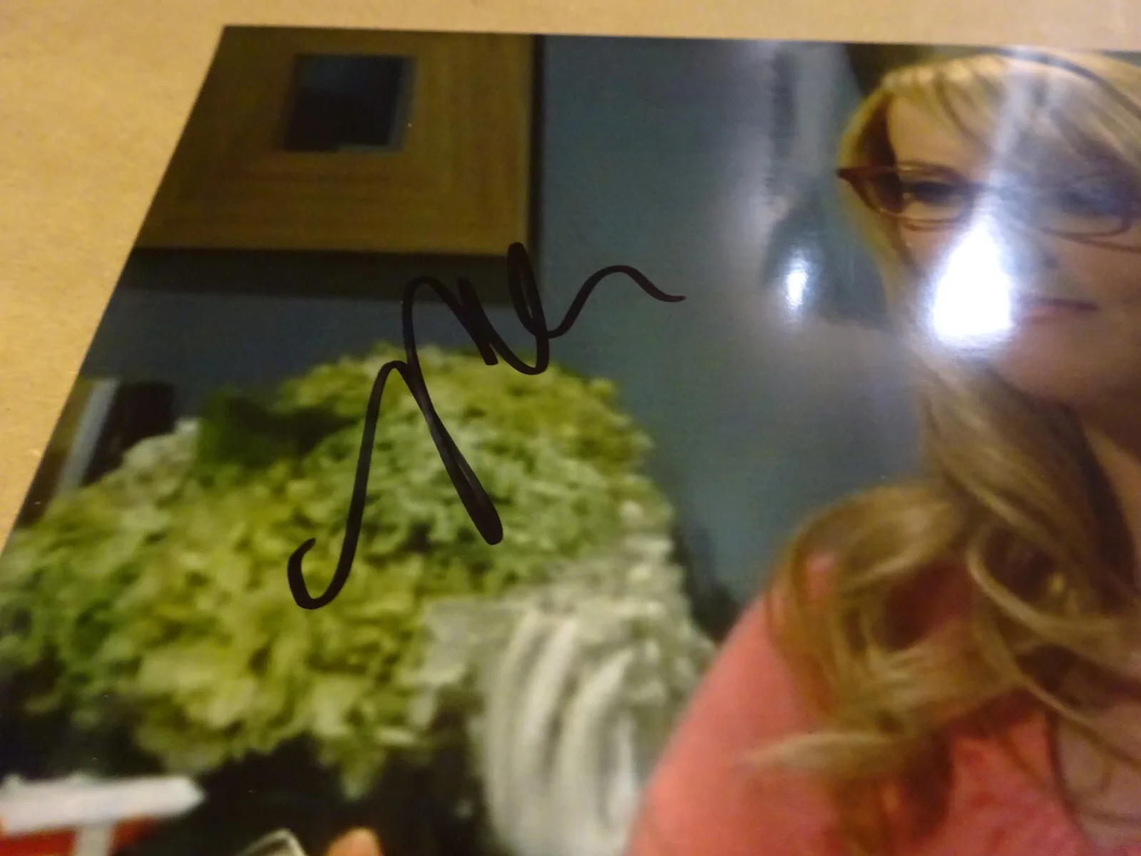 Melissa Rauch — Autographed Melissa Rauch Signed Big Bang Theory 8"x10" Photo Beckett BAS COA, image 4