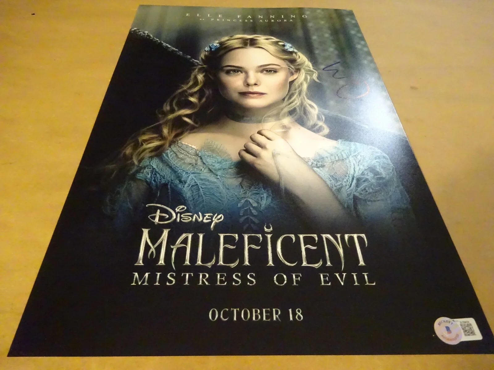 Elle Fanning — Signed Elle Fanning Autographed Maleficent Mistress Of Evil 11x17 Photo BAS COA, изображение 2